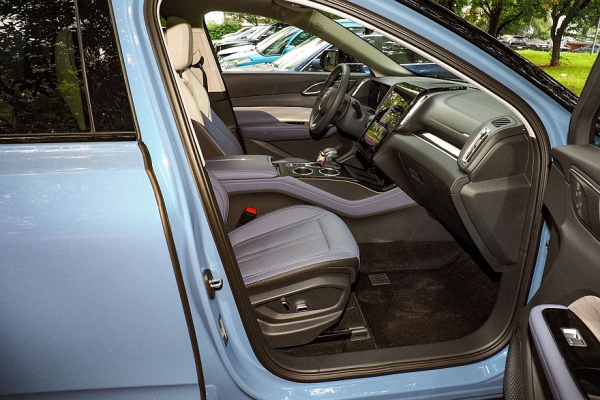 Покупаем Hongqi HS3: что это за автомобиль и почему именно он Покупаем Hongqi HS3: что это за автомобиль и почему именно он