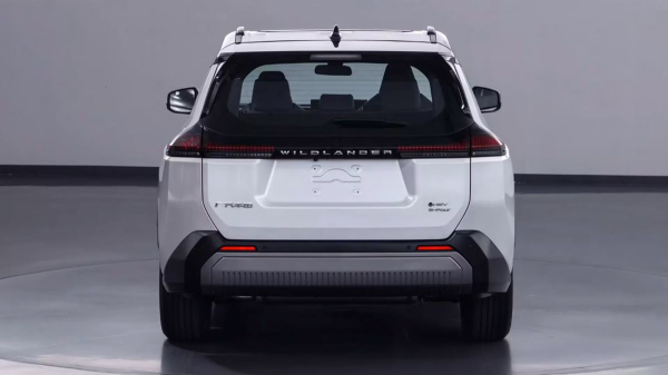 Новая Toyota RAV4/Wildlander: на подходе чисто бензиновая версия Новая Toyota RAV4/Wildlander: на подходе чисто бензиновая версия