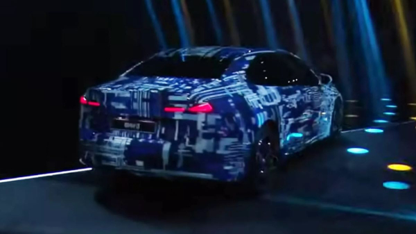 Серийный седан BMW i3 Neue Klasse показан в камуфляже