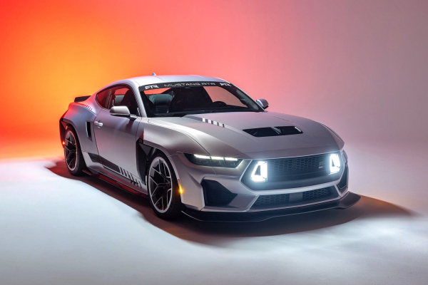 Ford Mustang RTR Spec 5: карбоновый обвес в стиле киберпанк, 882 л.с., можно выбрать МКП