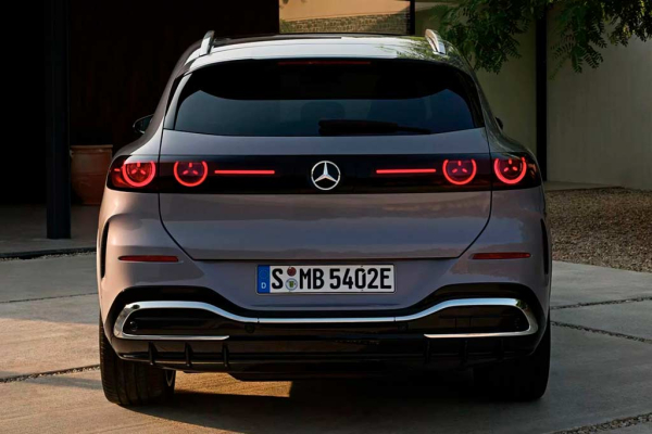 Mercedes-Benz GLC EQ: электрический кроссовер с массивным грилем