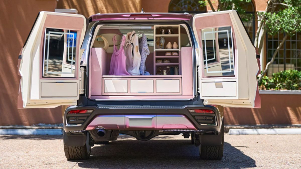 Концепт Lexus Glam LX: гримерка на колесах