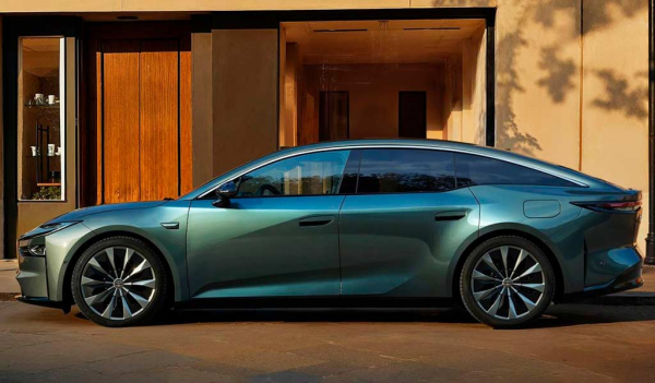 Toyota bZ7: флагманский электрический седан с технологиями от Huawei