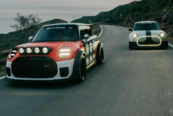 Подготовлены два стильных шоу-кара Mini John Cooper Works Подготовлены два стильных шоу-кара Mini John Cooper Works