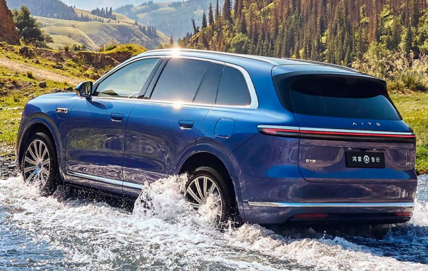 Китайцы рассекретили трехрядный кроссовер 2026 Aito M7 II второго поколения