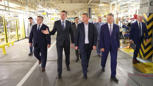 В Санкт-Петербурге начался выпуск автомобилей Лада Искра В Санкт-Петербурге начался выпуск автомобилей Лада Искра