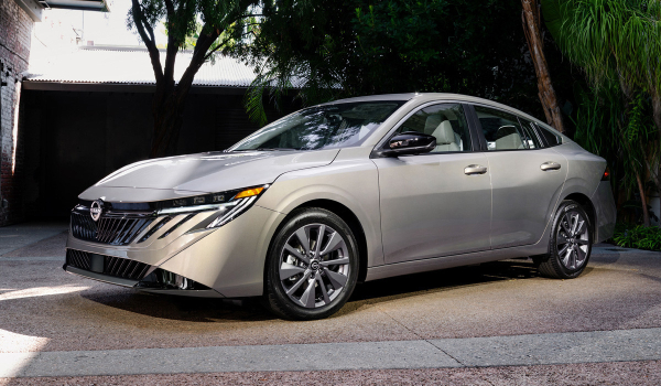 Седан Nissan Sentra перешел в девятое поколение Седан Nissan Sentra перешел в девятое поколение