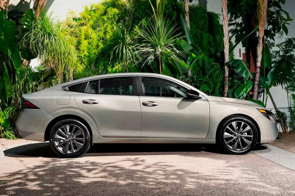 Представлен Nissan Sentra девятого поколения: новая внешность, но старая техника