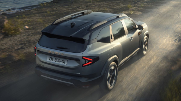 Dacia Duster и Bigster обрели гибридный полный привод Dacia Duster и Bigster обрели гибридный полный привод
