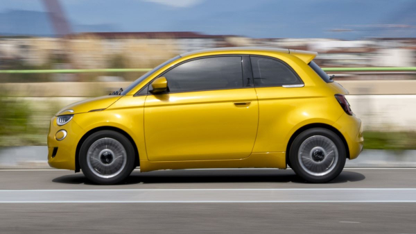 Новый бензиновый Fiat 500 выходит на рынок