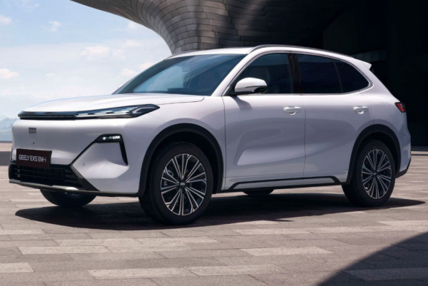 Кроссовер Geely EX5 в России: теперь и гибрид