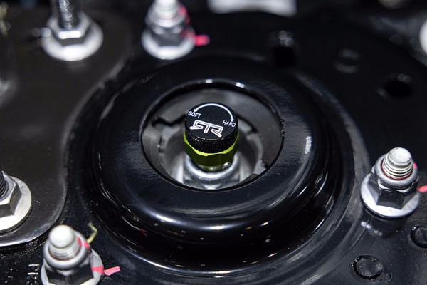 Ford Mustang RTR Spec 5: карбоновый обвес в стиле киберпанк, 882 л.с., можно выбрать МКП