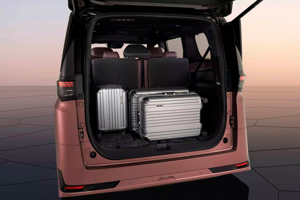 Рассекречен новый минивэн Nissan Elgrand четвертого поколения Рассекречен новый минивэн Nissan Elgrand четвертого поколения