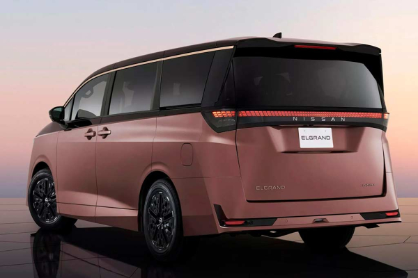Рассекречен новый минивэн Nissan Elgrand четвертого поколения Рассекречен новый минивэн Nissan Elgrand четвертого поколения