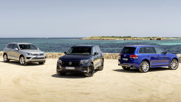 Топливный Volkswagen Touareg приготовился уехать в закат