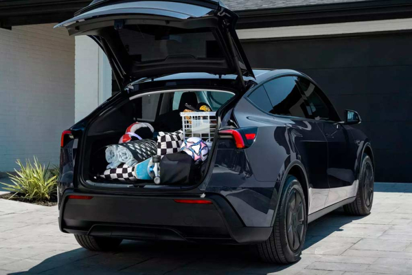 Кроссовер Tesla Model Y получил упрощенную версию Standard Кроссовер Tesla Model Y получил упрощенную версию Standard