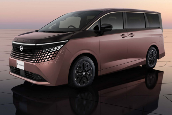 Показан минивэн Nissan Elgrand четвертого поколения Показан минивэн Nissan Elgrand четвертого поколения