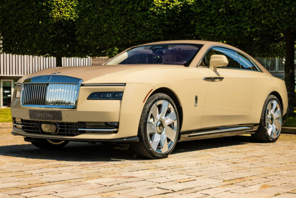 Уникальный Rolls-Royce Spectre Bailey: щенячий восторг