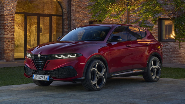 Кроссовер Alfa Romeo Tonale обновлен снаружи и внутри