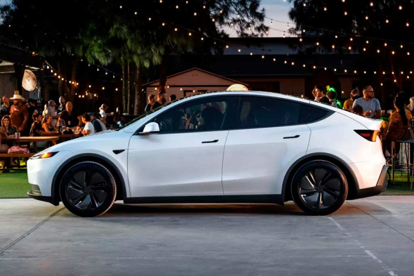 Кроссовер Tesla Model Y получил упрощенную версию Standard Кроссовер Tesla Model Y получил упрощенную версию Standard