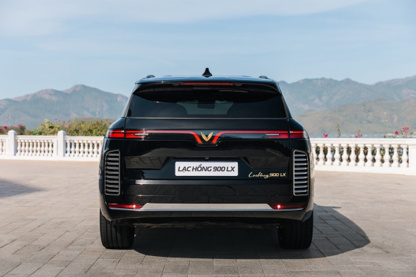 Компания VinFast показала бронированный кроссовер Lac Hong 900 LX Компания VinFast показала бронированный кроссовер Lac Hong 900 LX