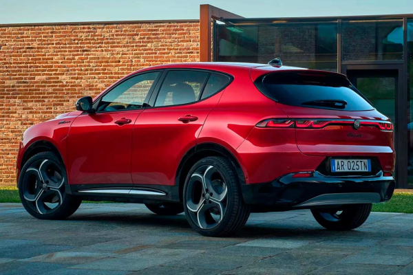 Итальянцы рассекретили обновленный кроссовер Alfa Romeo Tonale