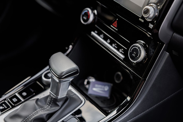 Электронные системы и панорамная крыша: изучаем комплектации Solaris HC Электронные системы и панорамная крыша: изучаем комплектации Solaris HC