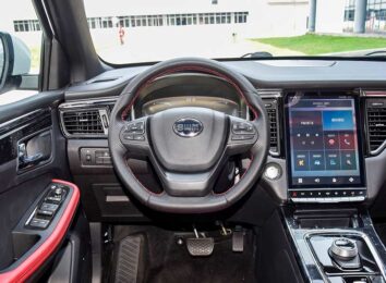 SWM G05 Pro: доступный китайский кроссовер с семиместным салоном