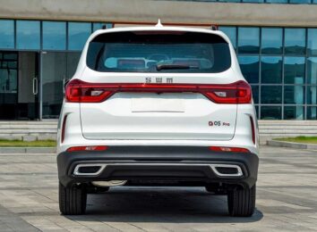 SWM G05 Pro: доступный китайский кроссовер с семиместным салоном