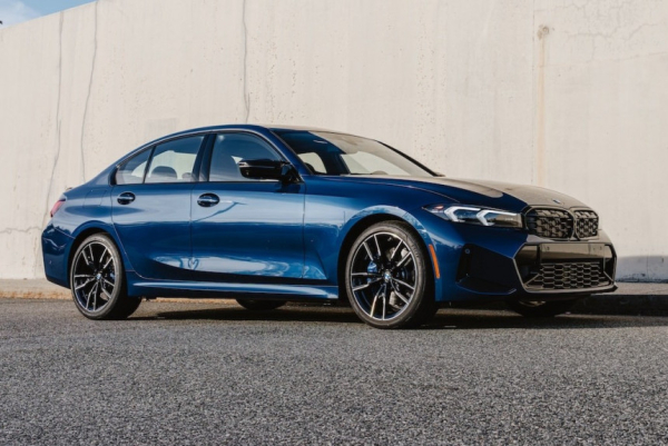 Американские BMW третьей серии принарядились к полувековому юбилею Американские BMW третьей серии принарядились к полувековому юбилею