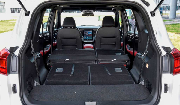 SWM G05 Pro: доступный китайский кроссовер с семиместным салоном