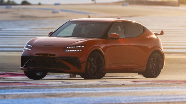  Драйверский кроссовер Genesis GV60 Magma: серийная версия  