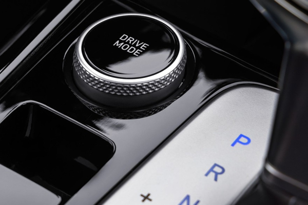 Электронные системы и панорамная крыша: изучаем комплектации Solaris HC Электронные системы и панорамная крыша: изучаем комплектации Solaris HC