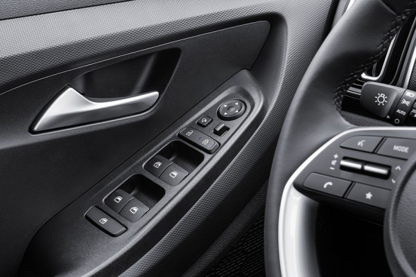 Электронные системы и панорамная крыша: изучаем комплектации Solaris HC Электронные системы и панорамная крыша: изучаем комплектации Solaris HC