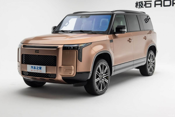 Обновленный кроссовер Rox 01 предстал в обличье Polestones Adamas Обновленный кроссовер Rox 01 предстал в обличье Polestones Adamas