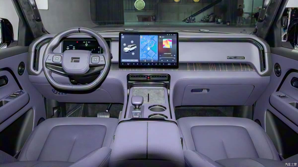 Обновленный кроссовер Rox 01 предстал в обличье Polestones Adamas Обновленный кроссовер Rox 01 предстал в обличье Polestones Adamas