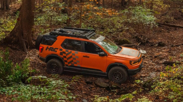 Показаны внедорожная Honda Passport HRC и раллийный Civic Type R Показаны внедорожная Honda Passport HRC и раллийный Civic Type R