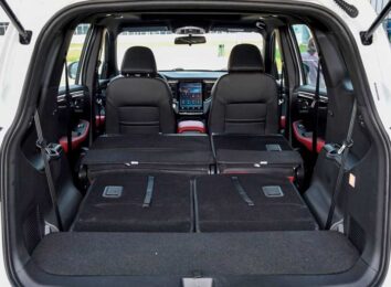 SWM G05 Pro: доступный китайский кроссовер с семиместным салоном