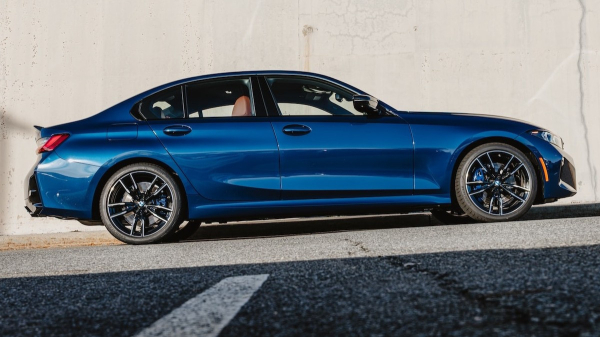 Американские BMW третьей серии принарядились к полувековому юбилею Американские BMW третьей серии принарядились к полувековому юбилею