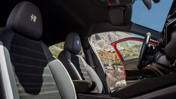 Паркетник Alfa Romeo Junior Sport Speciale обрел спортивный антураж