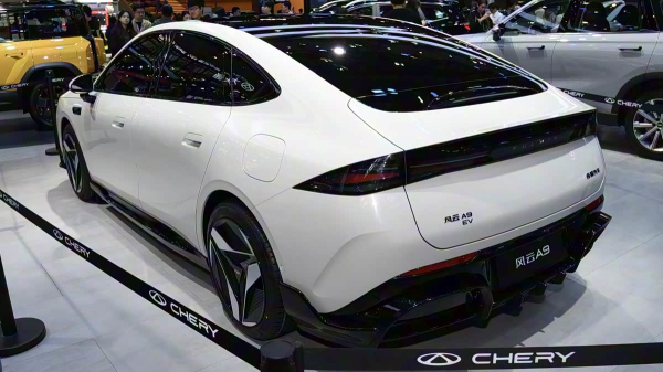 Представлены кроссовер Chery Fulwin T9L и седан Fulwin A9 Представлены кроссовер Chery Fulwin T9L и седан Fulwin A9