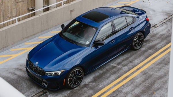 Американские BMW третьей серии принарядились к полувековому юбилею Американские BMW третьей серии принарядились к полувековому юбилею