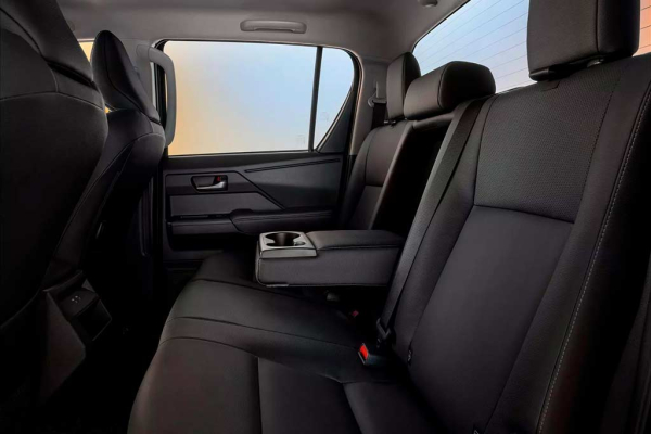 Пикап Toyota Hilux девятого поколения получил электрическую силовую установку