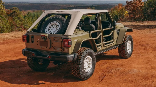 Новые спецверсии Jeep Wrangler: двигатели V8 со скидкой