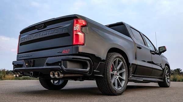 Сообразили на двоих: Callaway и Waldoch сделали уличный масл-трак на базе Chevy Silverado Сообразили на двоих: Callaway и Waldoch сделали уличный масл-трак на базе Chevy Silverado