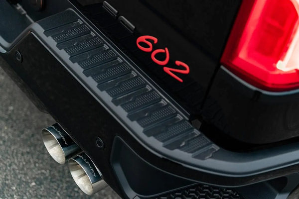 Сообразили на двоих: Callaway и Waldoch сделали уличный масл-трак на базе Chevy Silverado Сообразили на двоих: Callaway и Waldoch сделали уличный масл-трак на базе Chevy Silverado