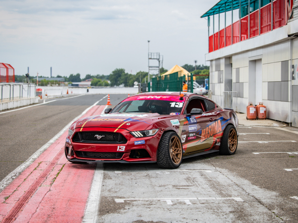 Ford Mustang с правым рулем: железный конь для RDS GP Ford Mustang с правым рулем: железный конь для RDS GP