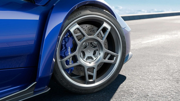 Eccentrica V12 Roadster: открытая версия рестомода на базе Lamborghini Diablo Eccentrica V12 Roadster: открытая версия рестомода на базе Lamborghini Diablo