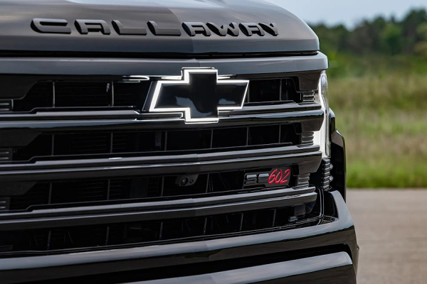 Сообразили на двоих: Callaway и Waldoch сделали уличный масл-трак на базе Chevy Silverado Сообразили на двоих: Callaway и Waldoch сделали уличный масл-трак на базе Chevy Silverado