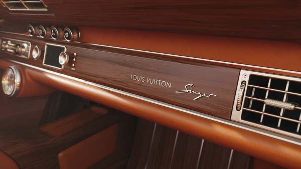 Singer повышает градус роскоши своих рестомодов через сотрудничество с Louis Vuitton Singer повышает градус роскоши своих рестомодов через сотрудничество с Louis Vuitton